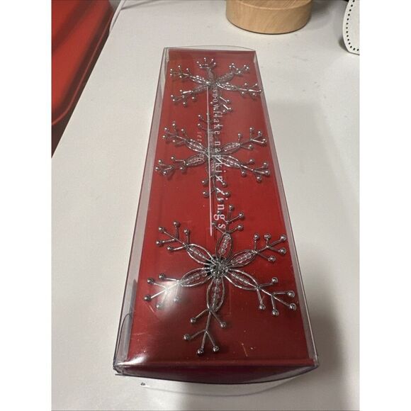 RARE! PIER ONE SET OF 6 SNOWFLAKE DESIGN SILVER TONE NAPKIN RINGS NEW IN BOX - Picture 3 of 3